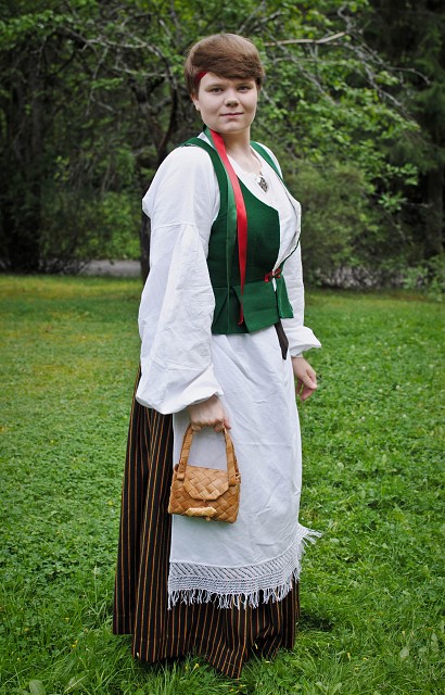 Finnish National Costume, Karelia/Kurkijoki | Tawastian | Blipfoto